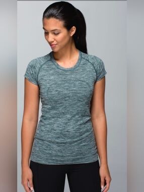Lululemon Swiftly Tech Exercise Tee Size 6